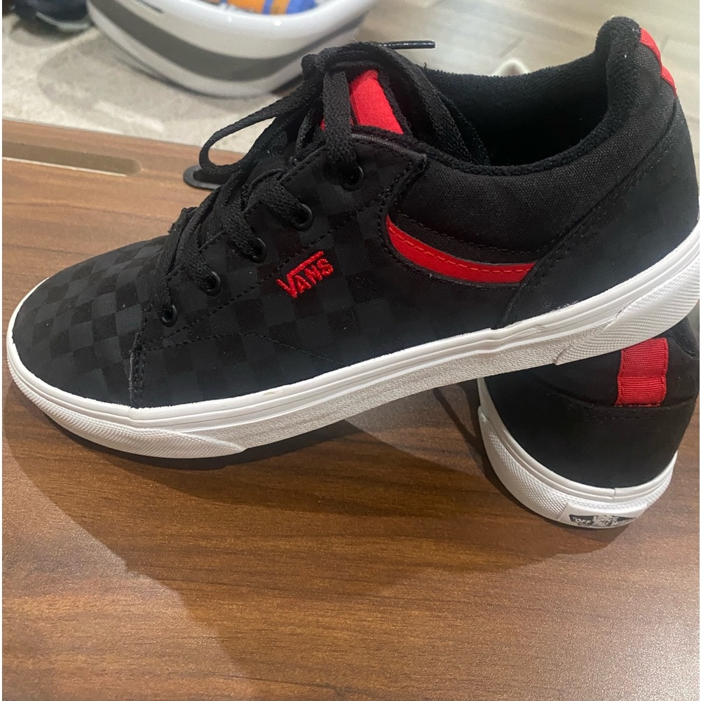 Vans era tonal checkerboard size 6.0 youth.